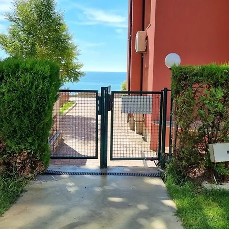 Oasis Deluxe By The Sea Apartament