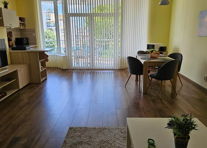 Апартамент Oasis Deluxe By The Sea